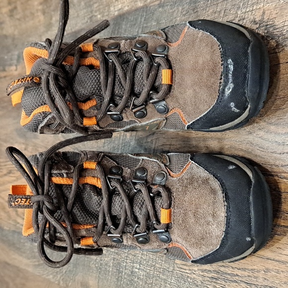 Hi-Tec Hiking Boots Youth * NOT a thrift store find - Picture 9 of 12